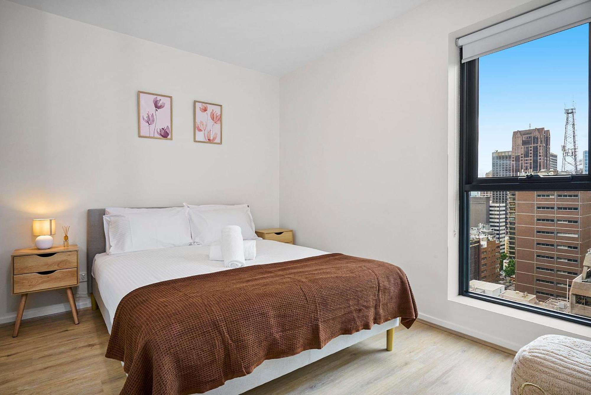 Luxe Lonsdale - Your City Retreat In Apartment