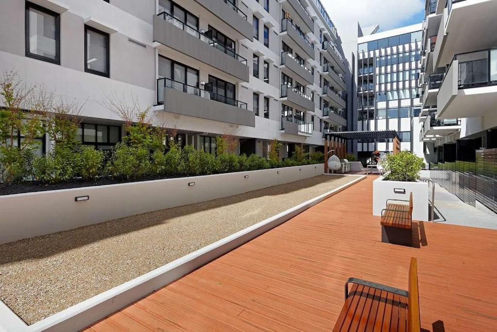 Modern 1bd ; Pool, Gym, Secure Underground Carpark * Melbourne
