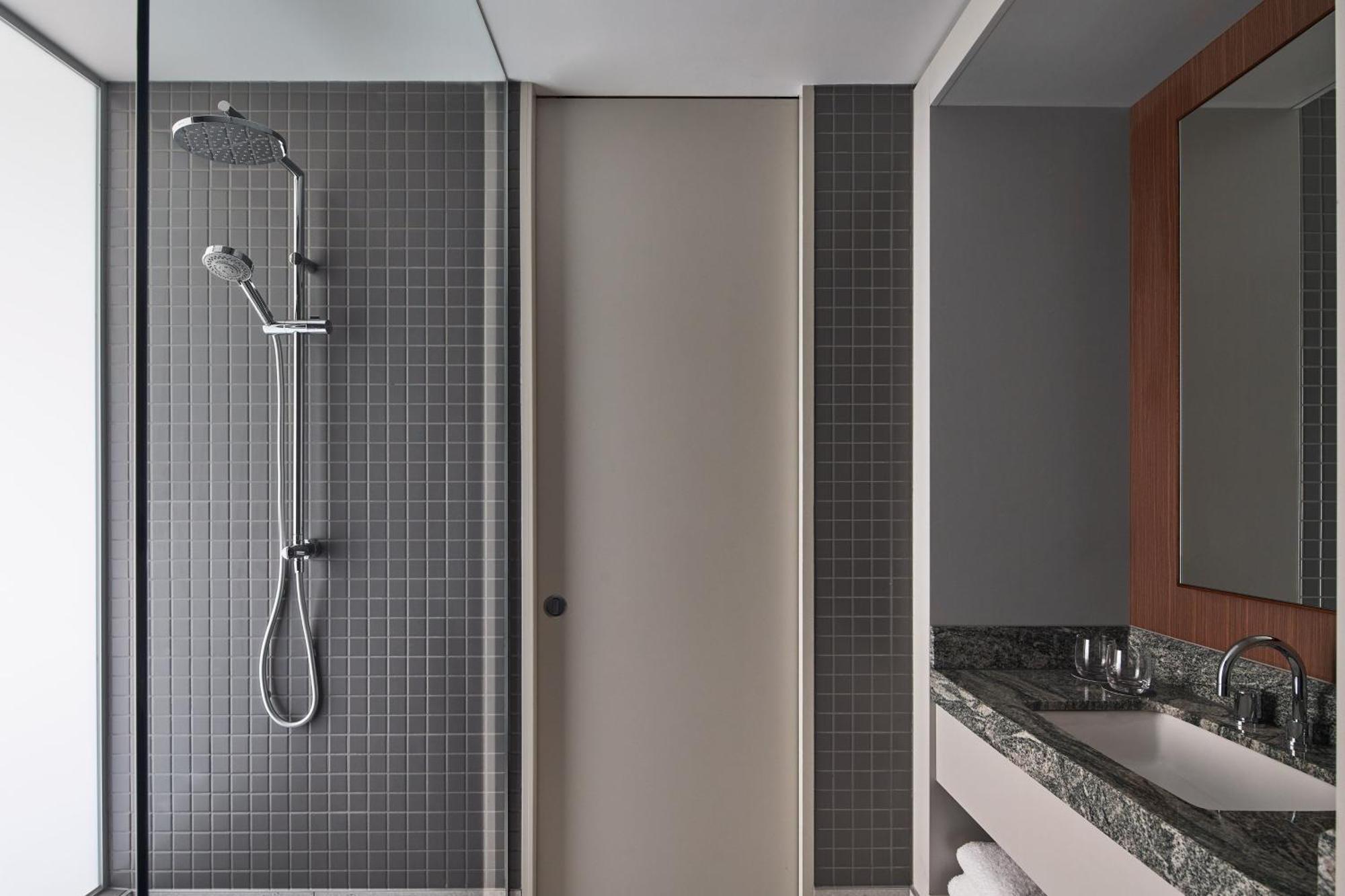 Element Richmond Hotel 4*