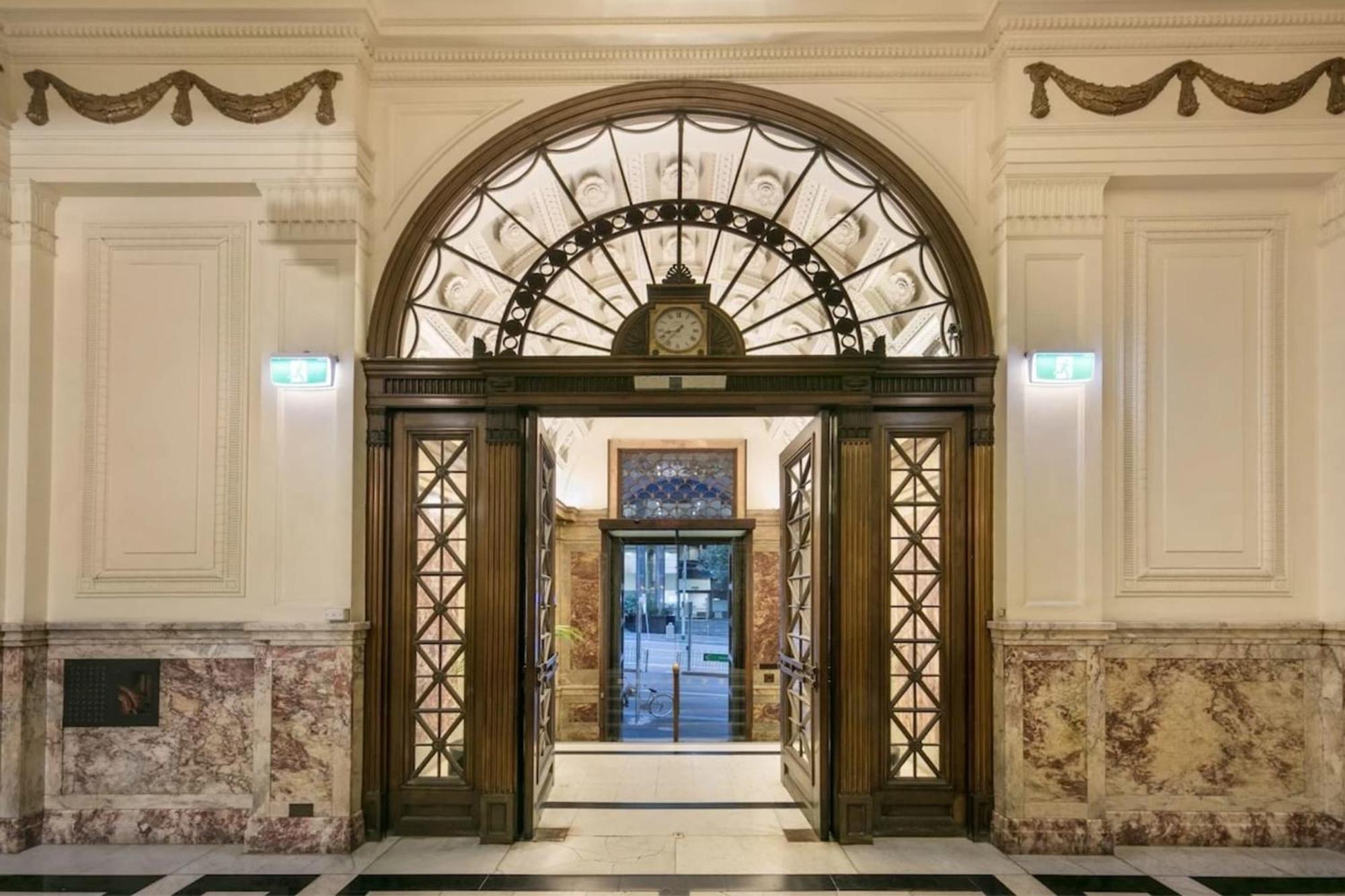 Apartment 1-bedroom Unit In Classic Cbd Building!