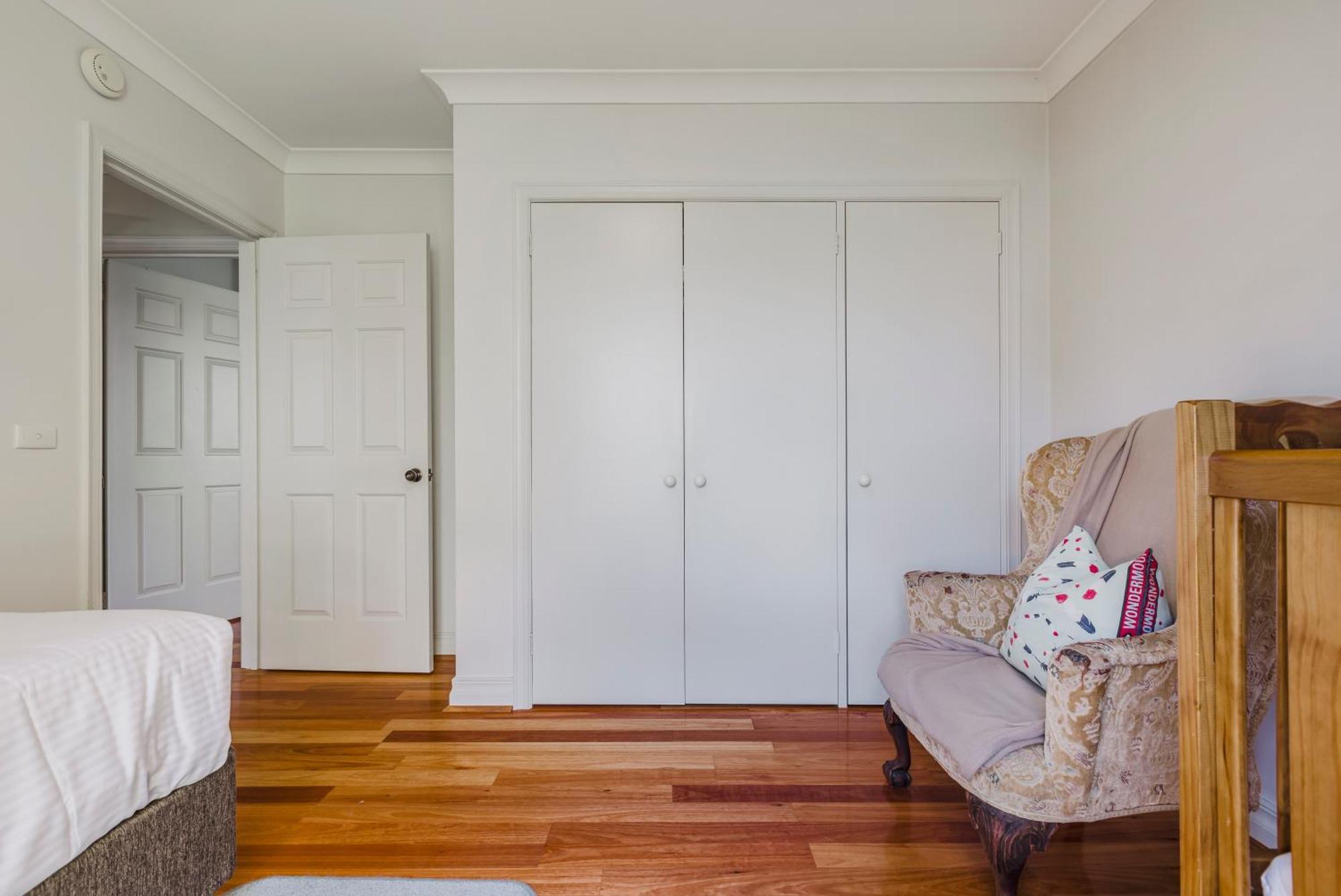 Family Friendly Art Deco Garden Patio Wifi Wfh Apartment Melbourne