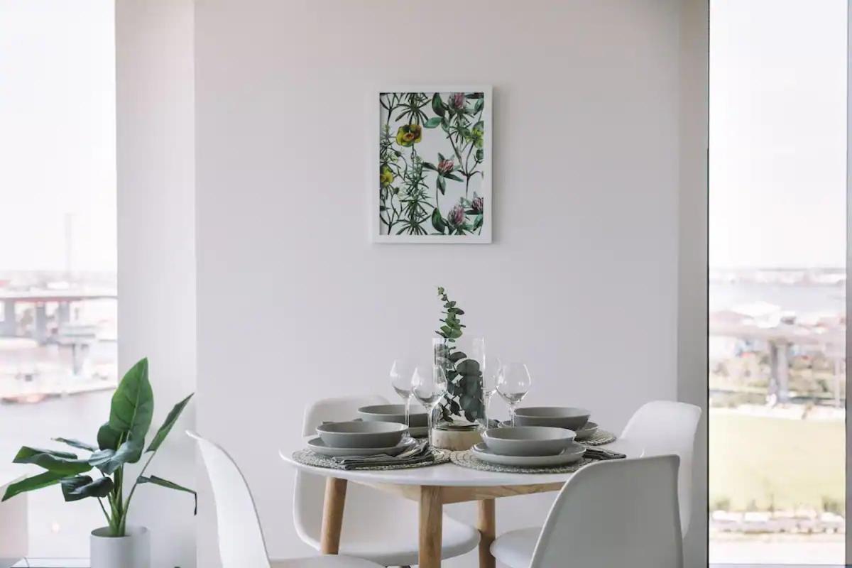 Premier Harbour View & Parking Near Marvel Stadium Melbourne
