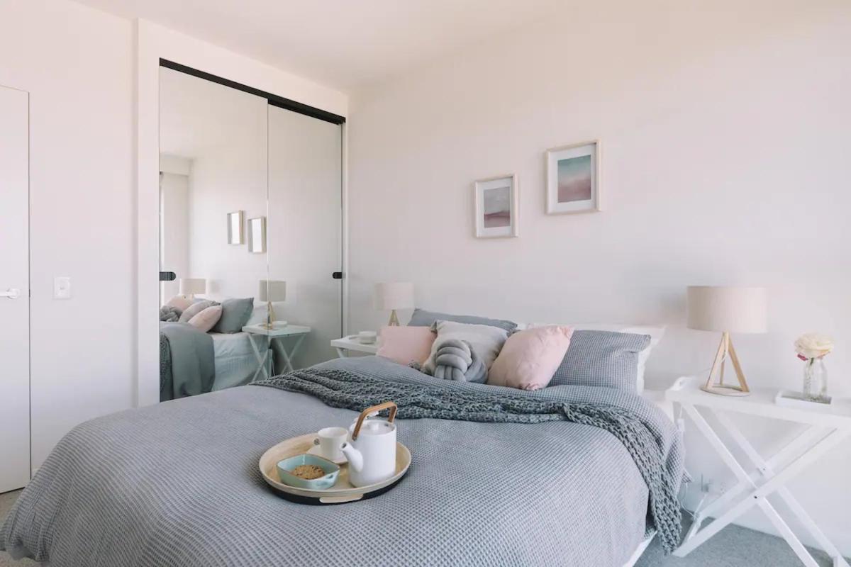 Premier Harbour View & Parking Near Marvel Stadium Apartment
