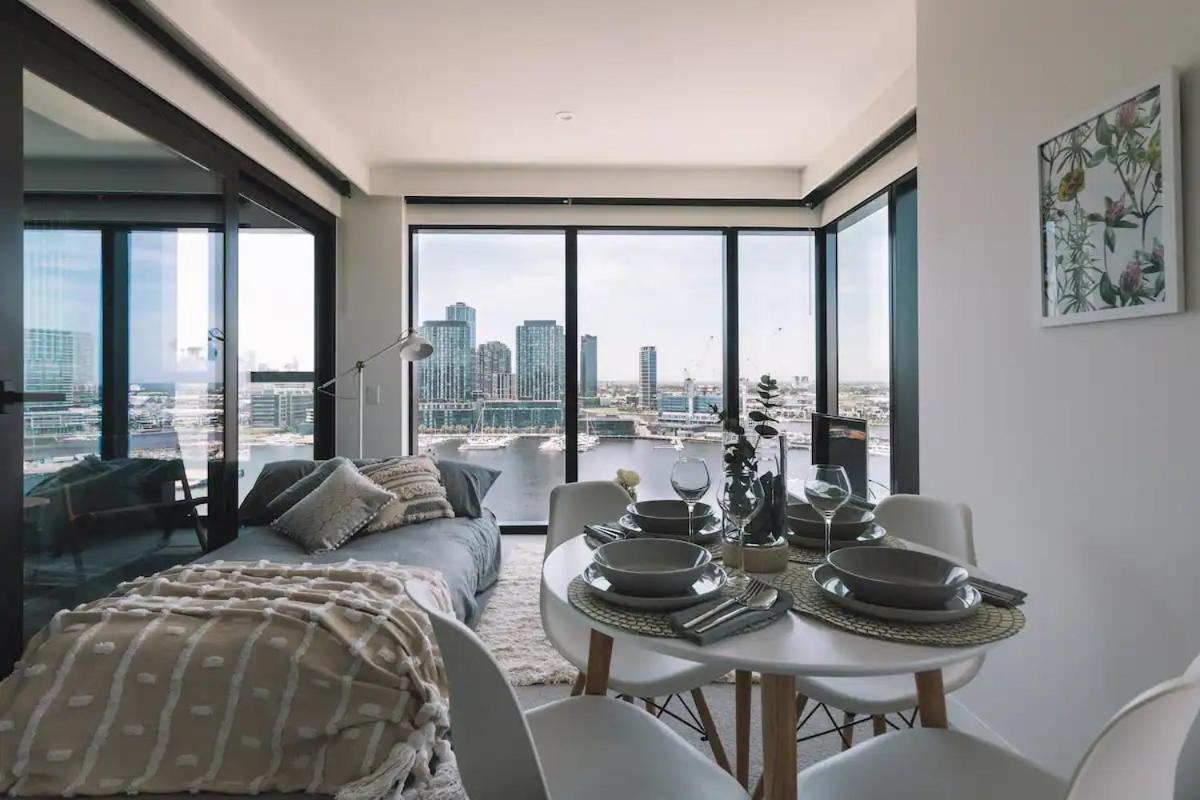 Premier Harbour View & Parking Near Marvel Stadium *