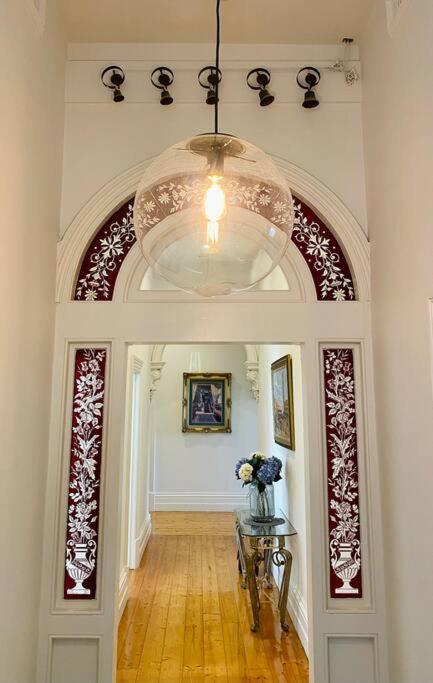 Camberwell's Lyrical Vintage Abode Holiday home Melbourne