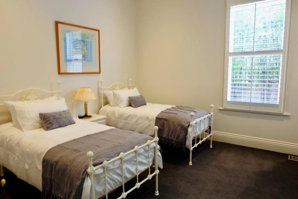 Camberwell's Lyrical Vintage Abode Holiday home *