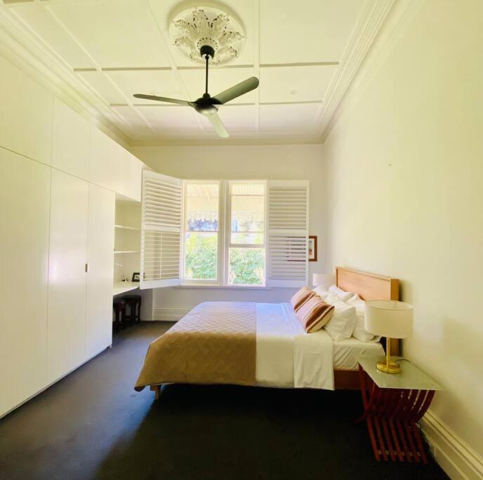 Camberwell's Lyrical Vintage Abode Holiday home *