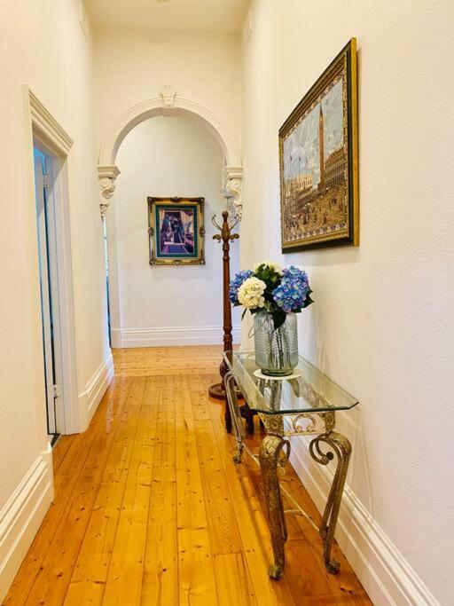 Camberwell's Lyrical Vintage Abode *
