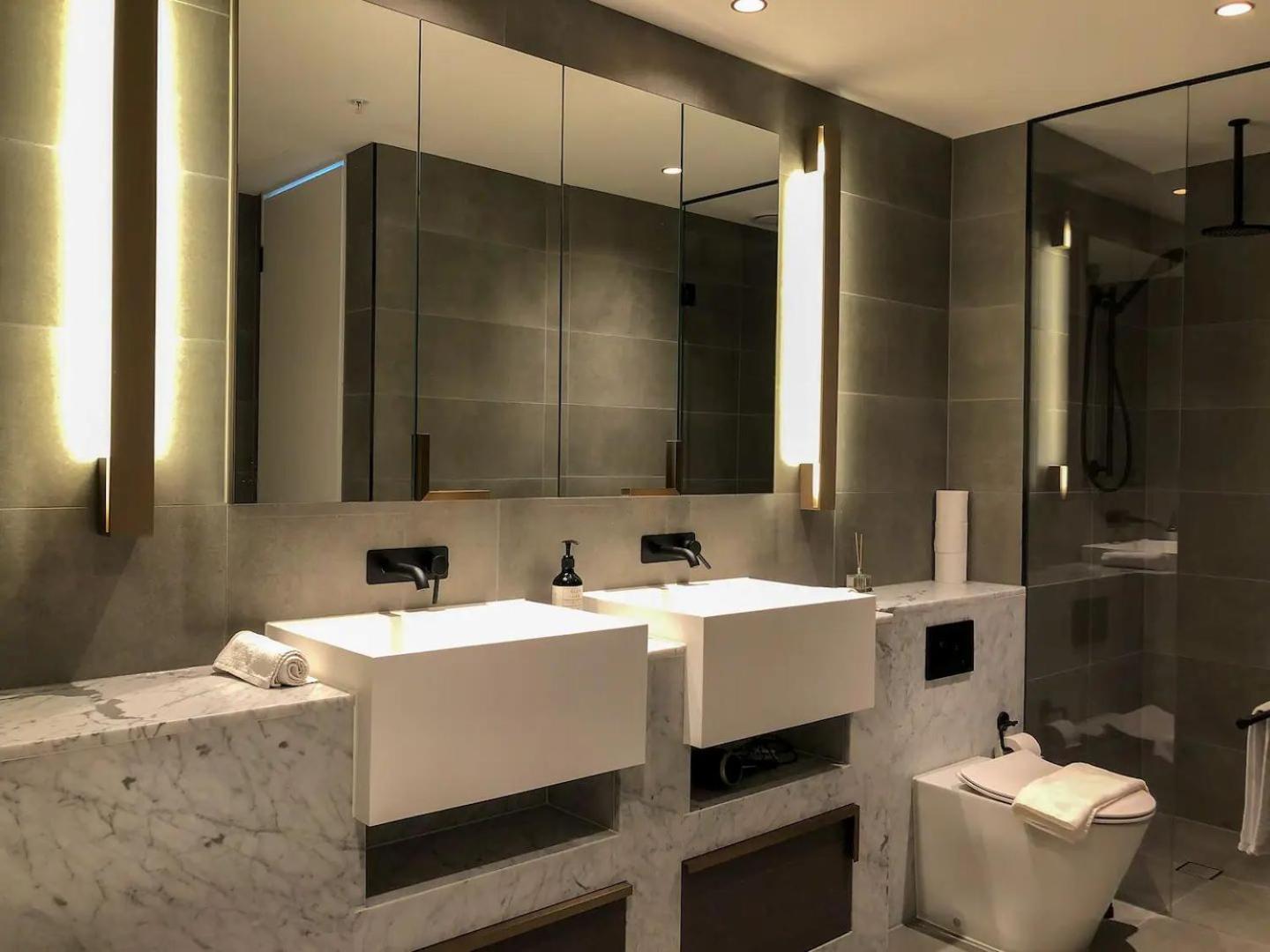Lvl 76 Skyline Modern Luxury 3 Bedroom In Cbd
