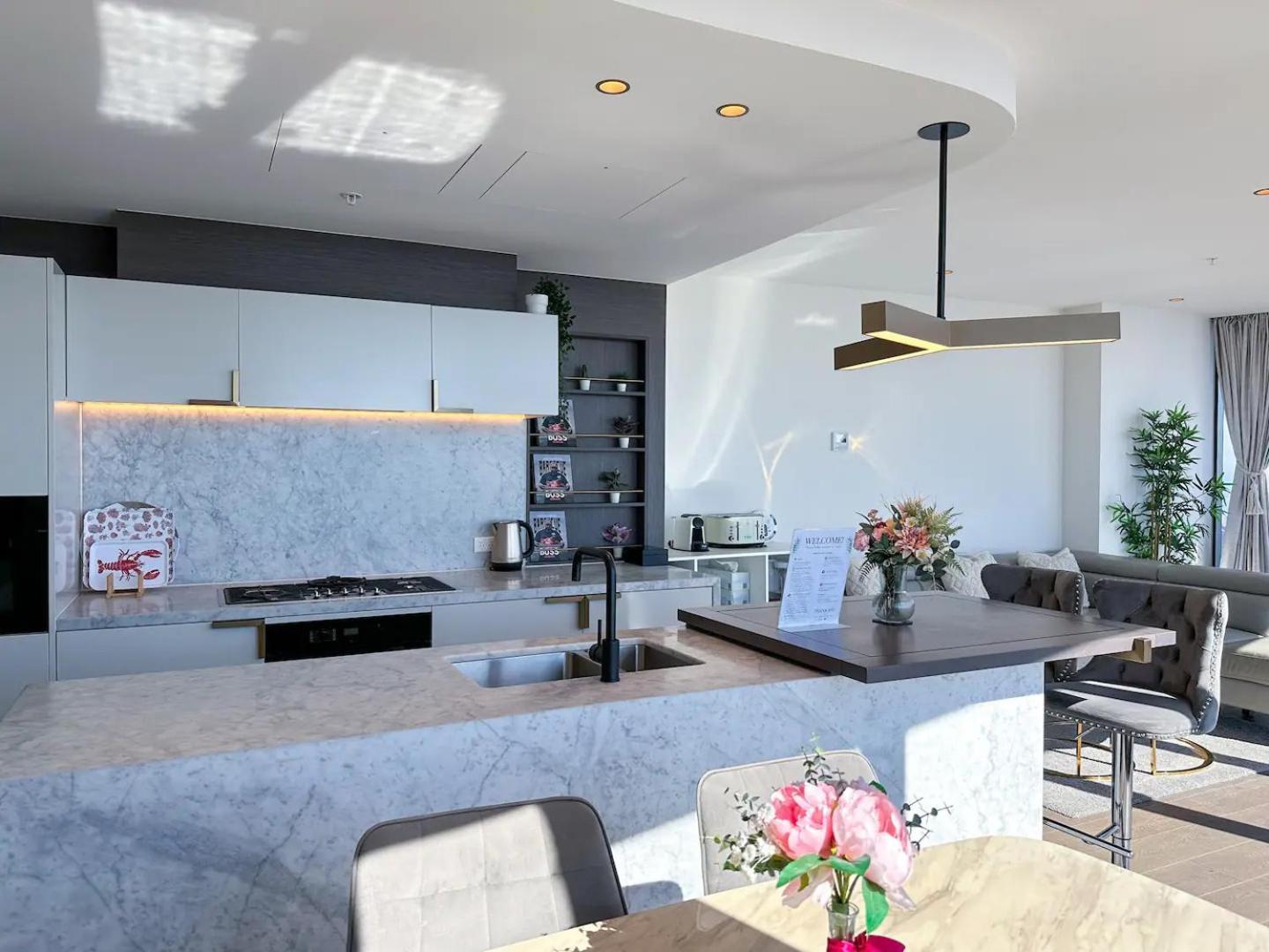 Lvl 76 Skyline Modern Luxury 3 Bedroom In Cbd Apartment *