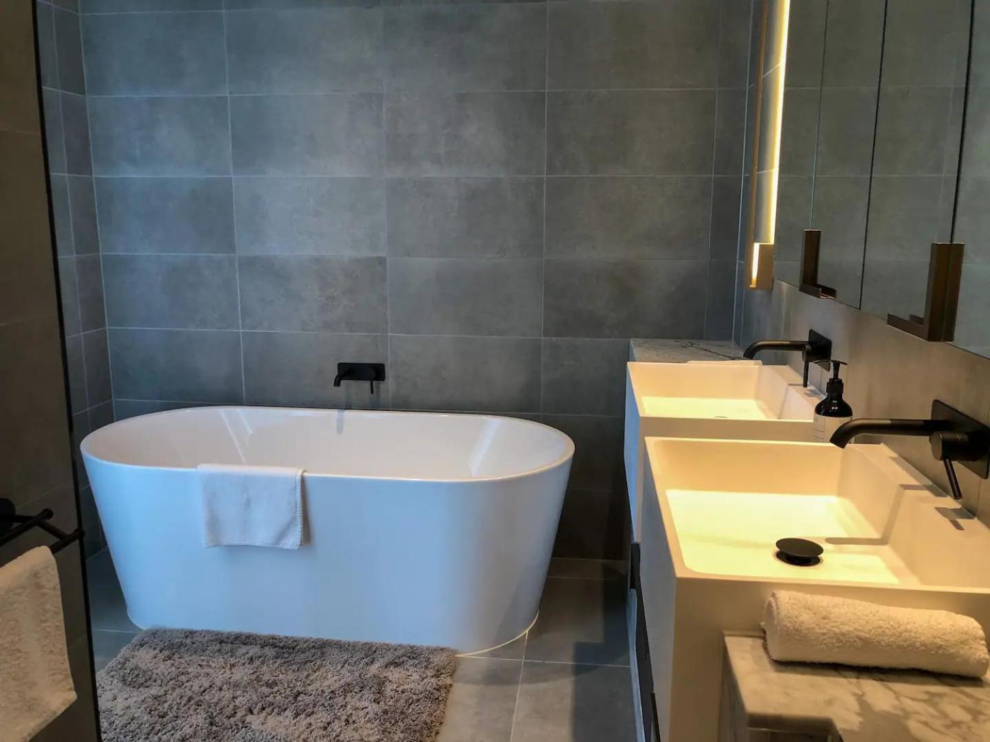 Lvl 76 Skyline Modern Luxury 3 Bedroom In Cbd Apartment *