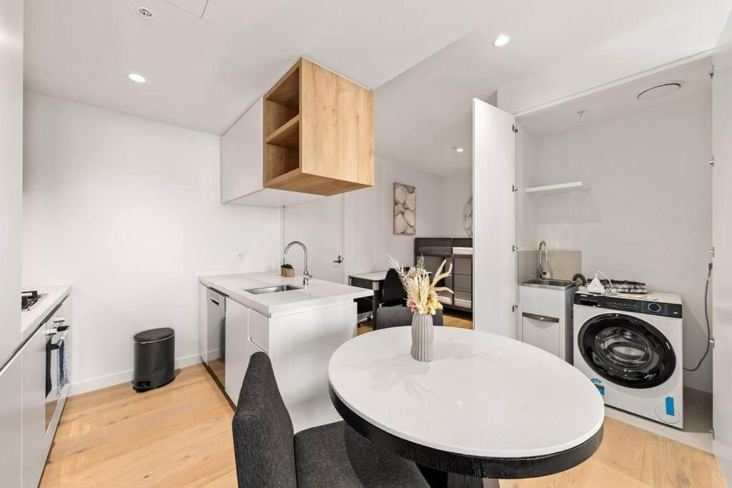 Serain Residences On 263 Normanby Road Apartment