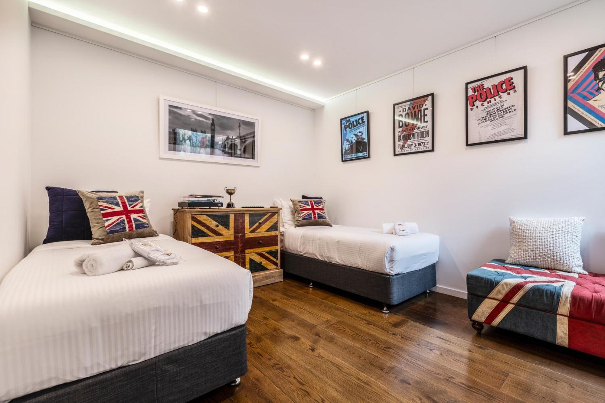 Carlton Luxury Kings Mansion - 5min To Cbd, Garage And Rooftop Holiday home Melbourne