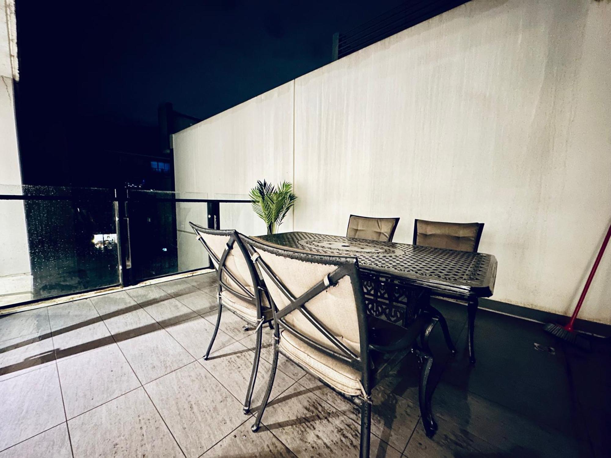Shamrock Street Bright 2br Apartmenfree Parking