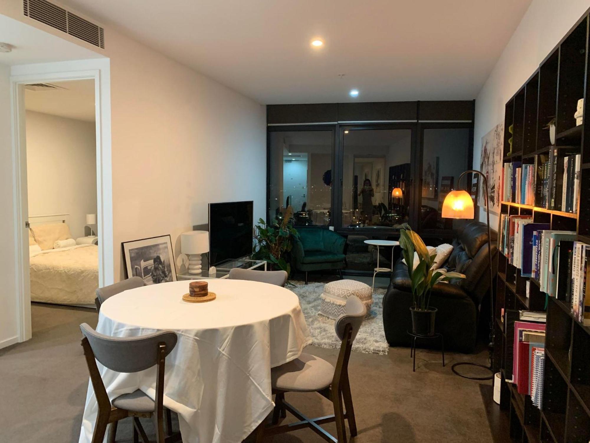 City-Edge Apartment With Free Parking *