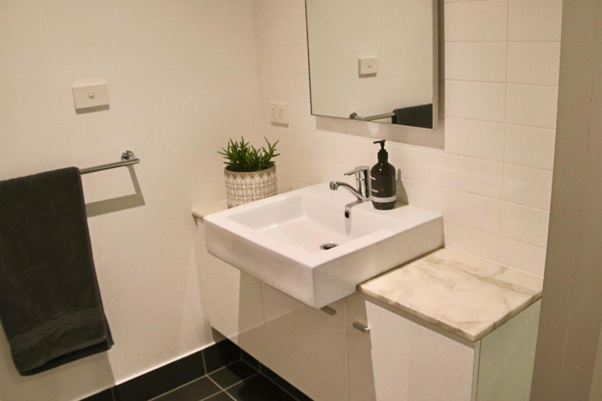 St Kilda - Have It All! Lake, Bay, City, Stadiums,museums,music,culture! Apartment Melbourne