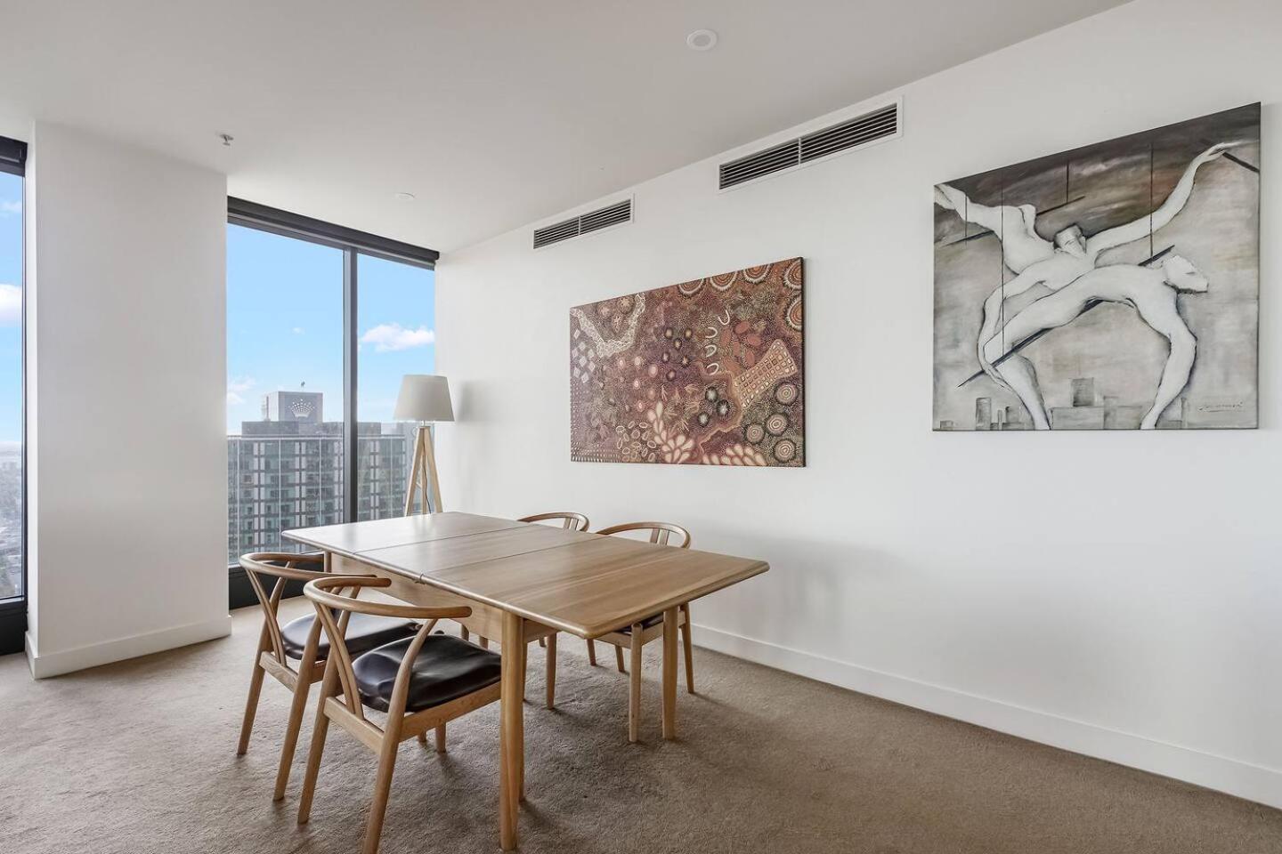 'the Queensbridge' Modern Minimalist In The Sky Apartment *