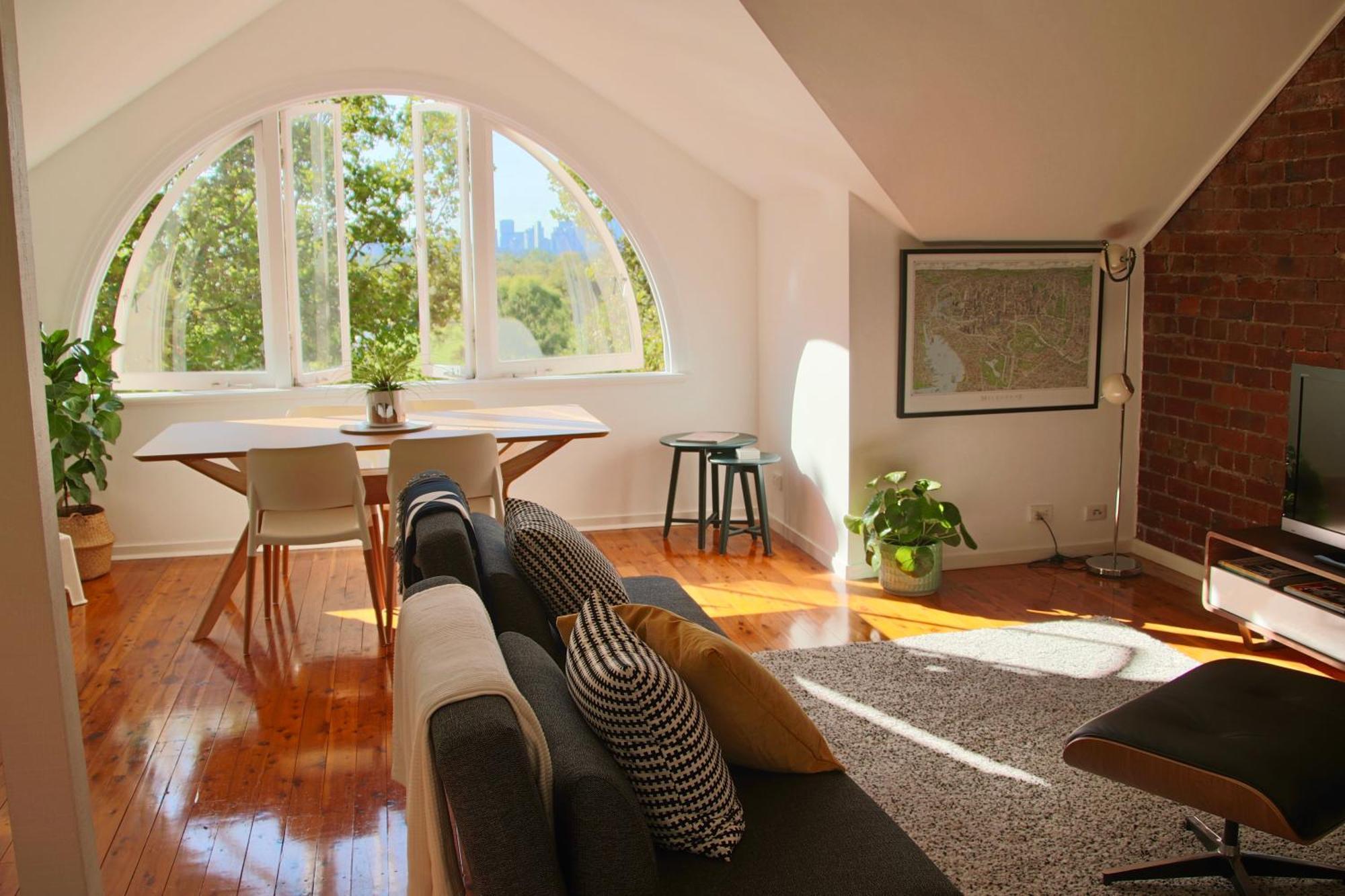 St Kilda - Have It All! Lake, Bay, City, Stadiums,museums,music,culture! Apartment *