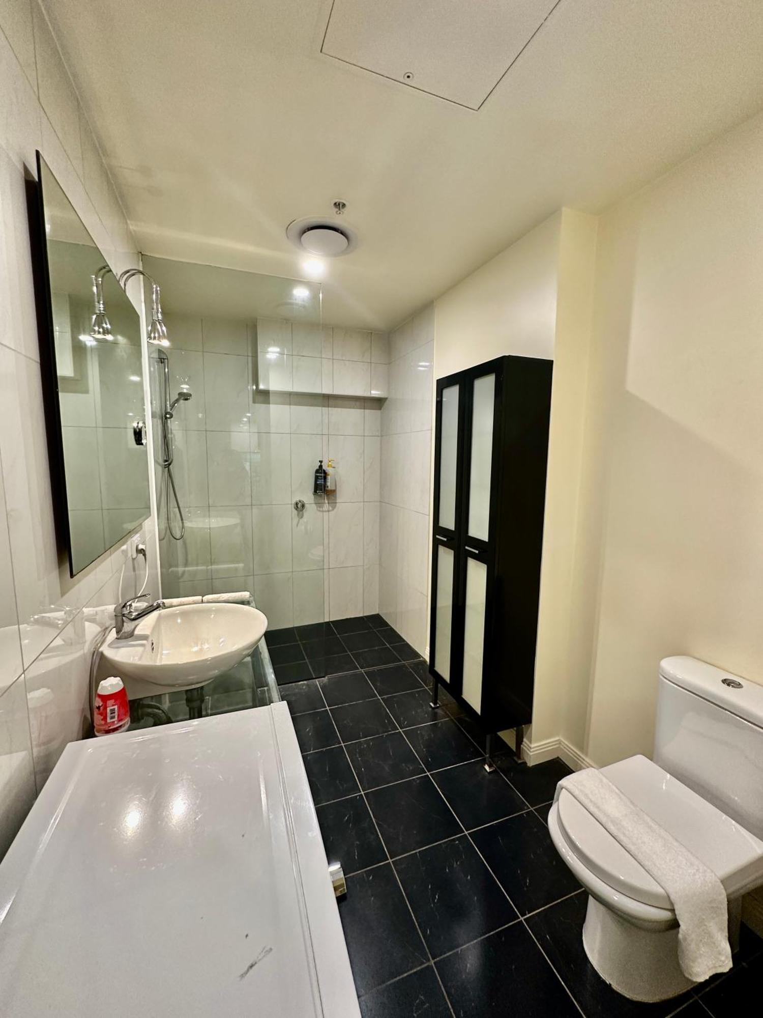 Spacious 2b2b With Car Park Near Chinatown And Melbourne