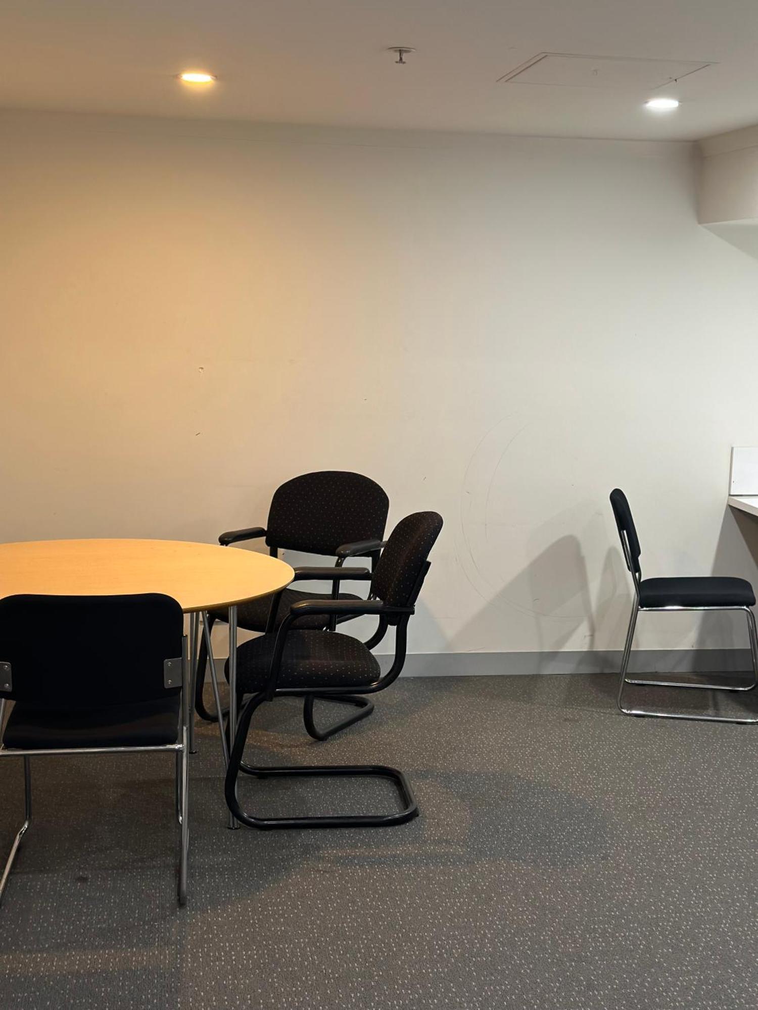 Studio In Cbd Apartment *