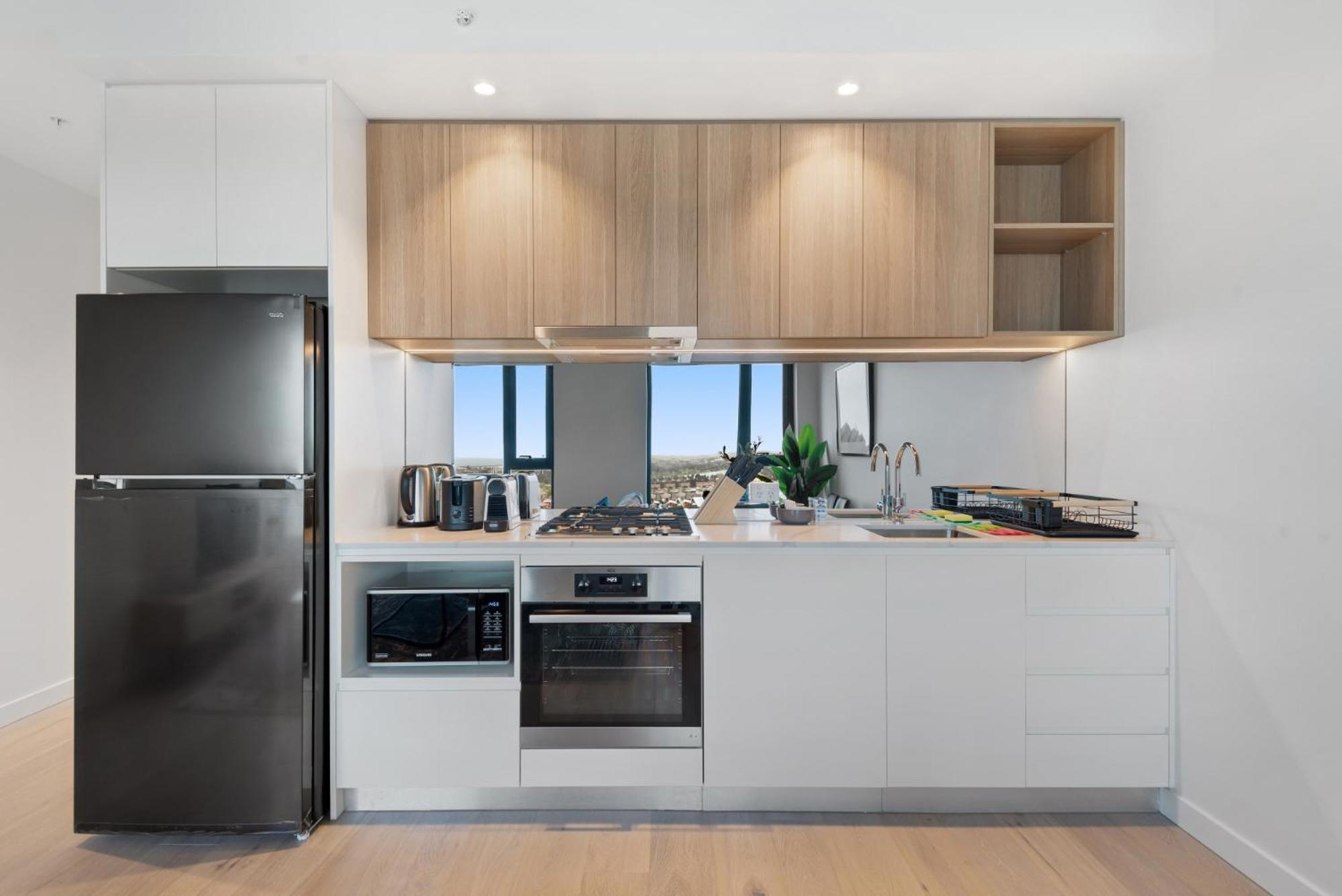 Sophisticated 2-bed With Bay Views & Amenities * Melbourne