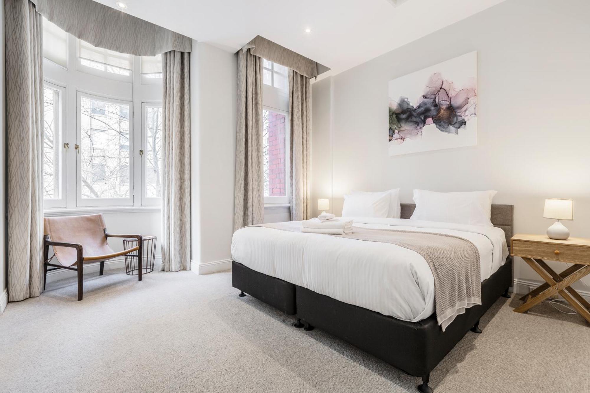 Fabulous Collins Street Luxury 2 Bedroom * Melbourne