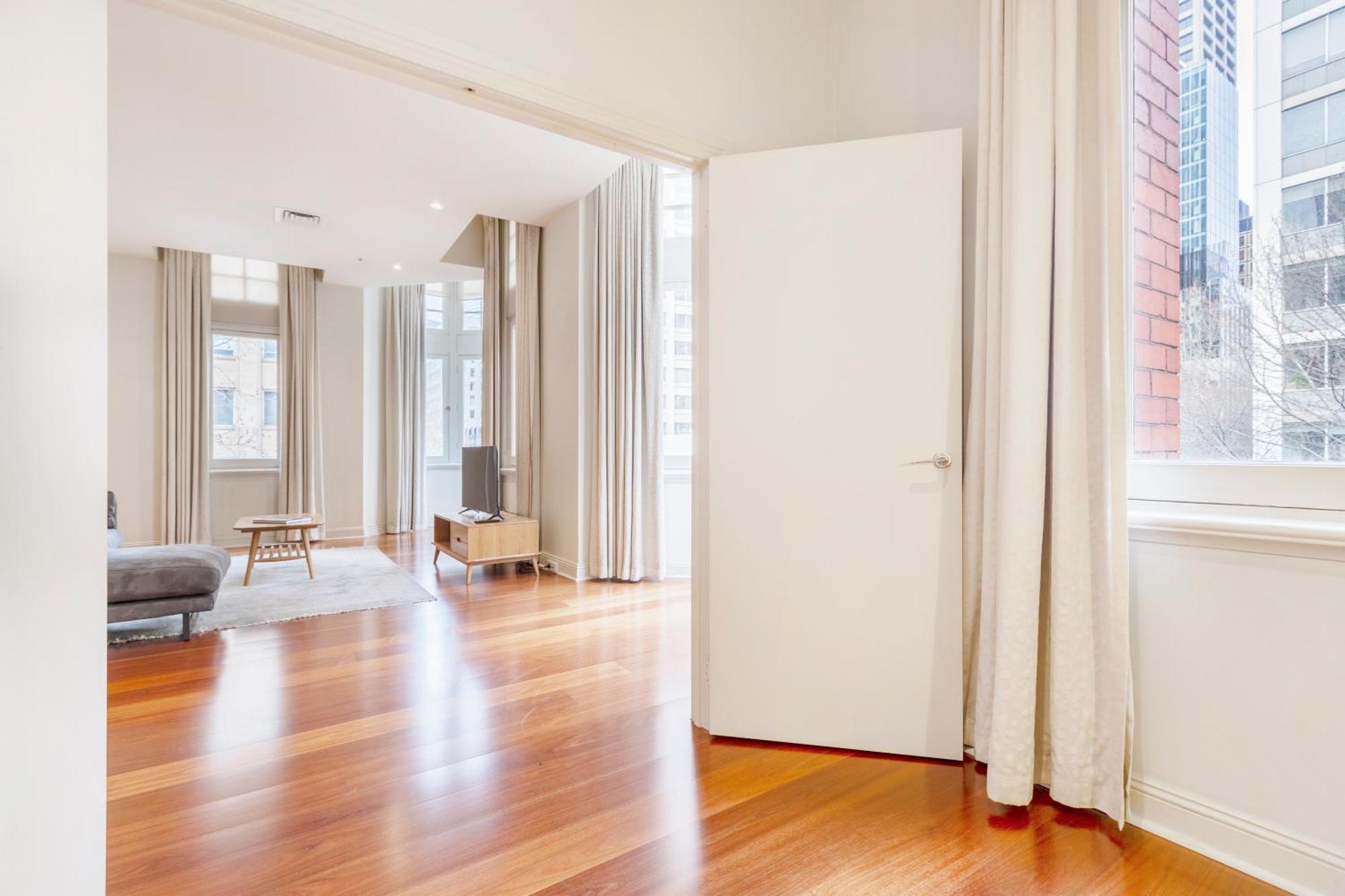 Fabulous Collins Street Luxury 2 Bedroom Apartment *