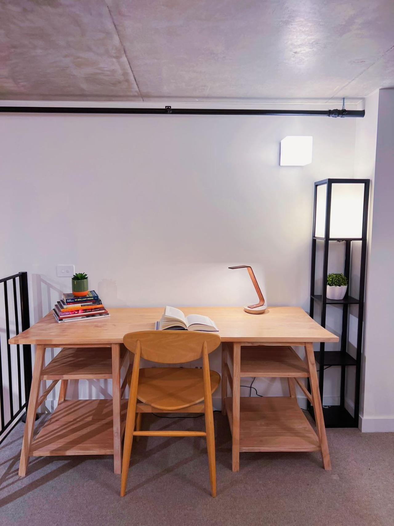 Luxury Docklands Loft 2b1b River View & Free Parking Melbourne