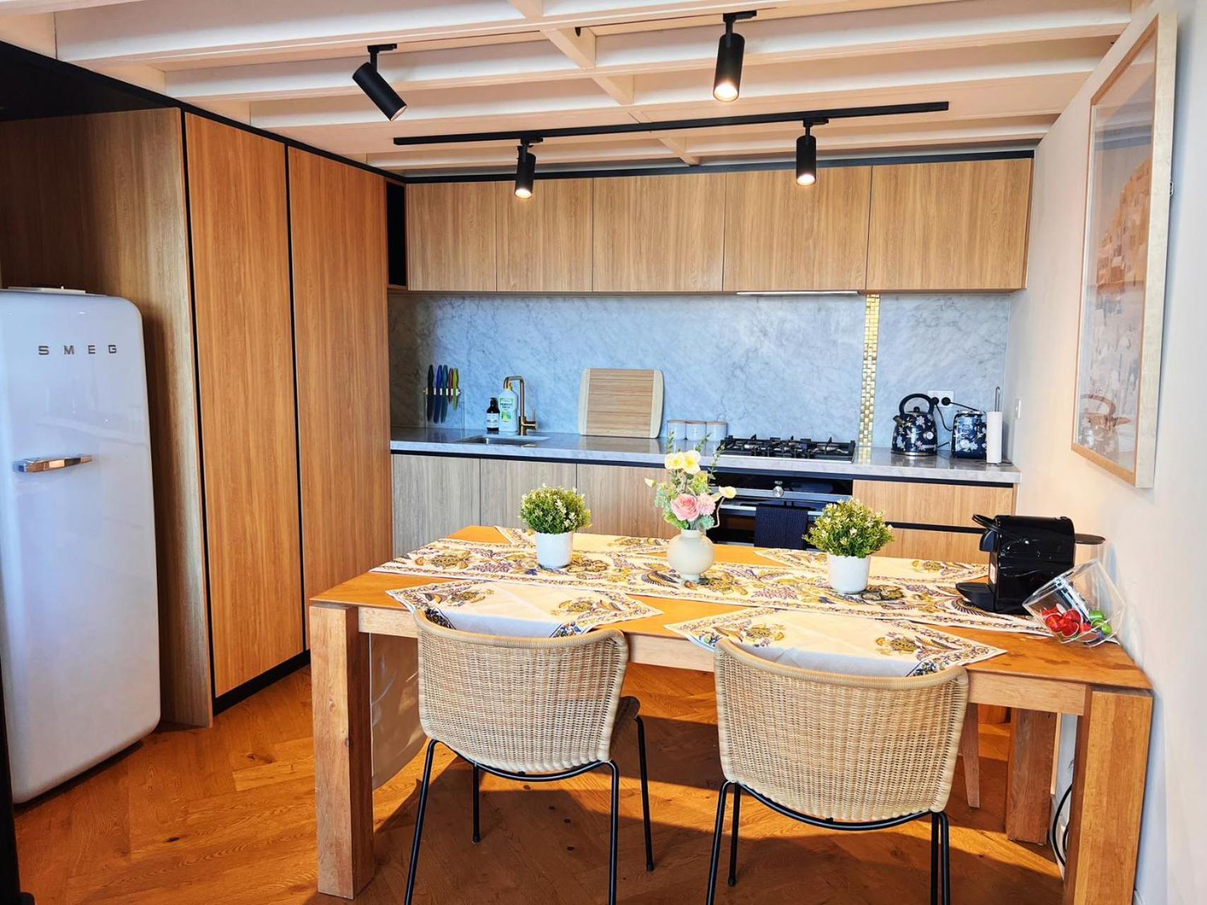Apartment Luxury Docklands Loft 2b1b River View & Free Parking *