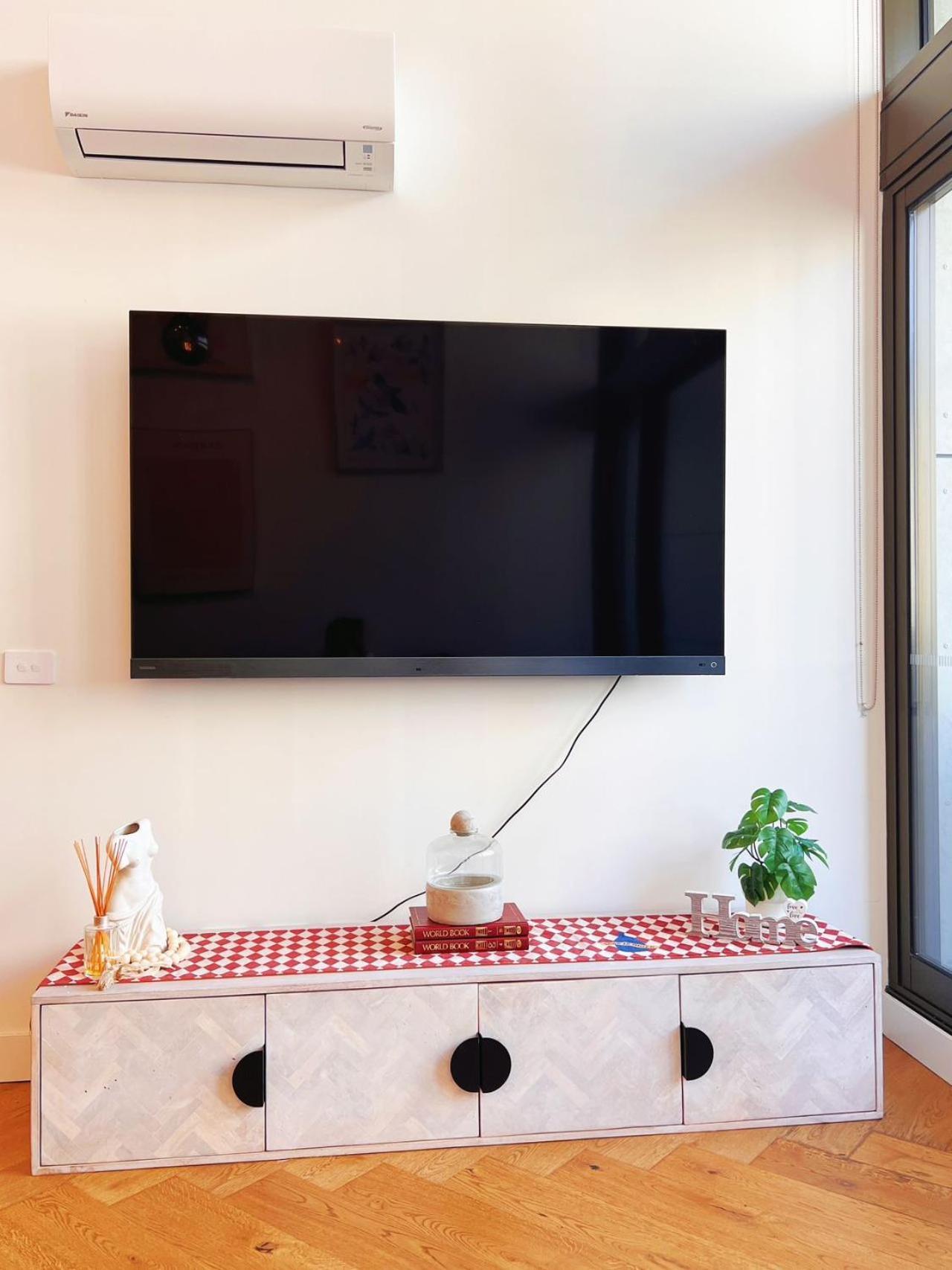 Luxury Docklands Loft 2b1b River View & Free Parking Apartment