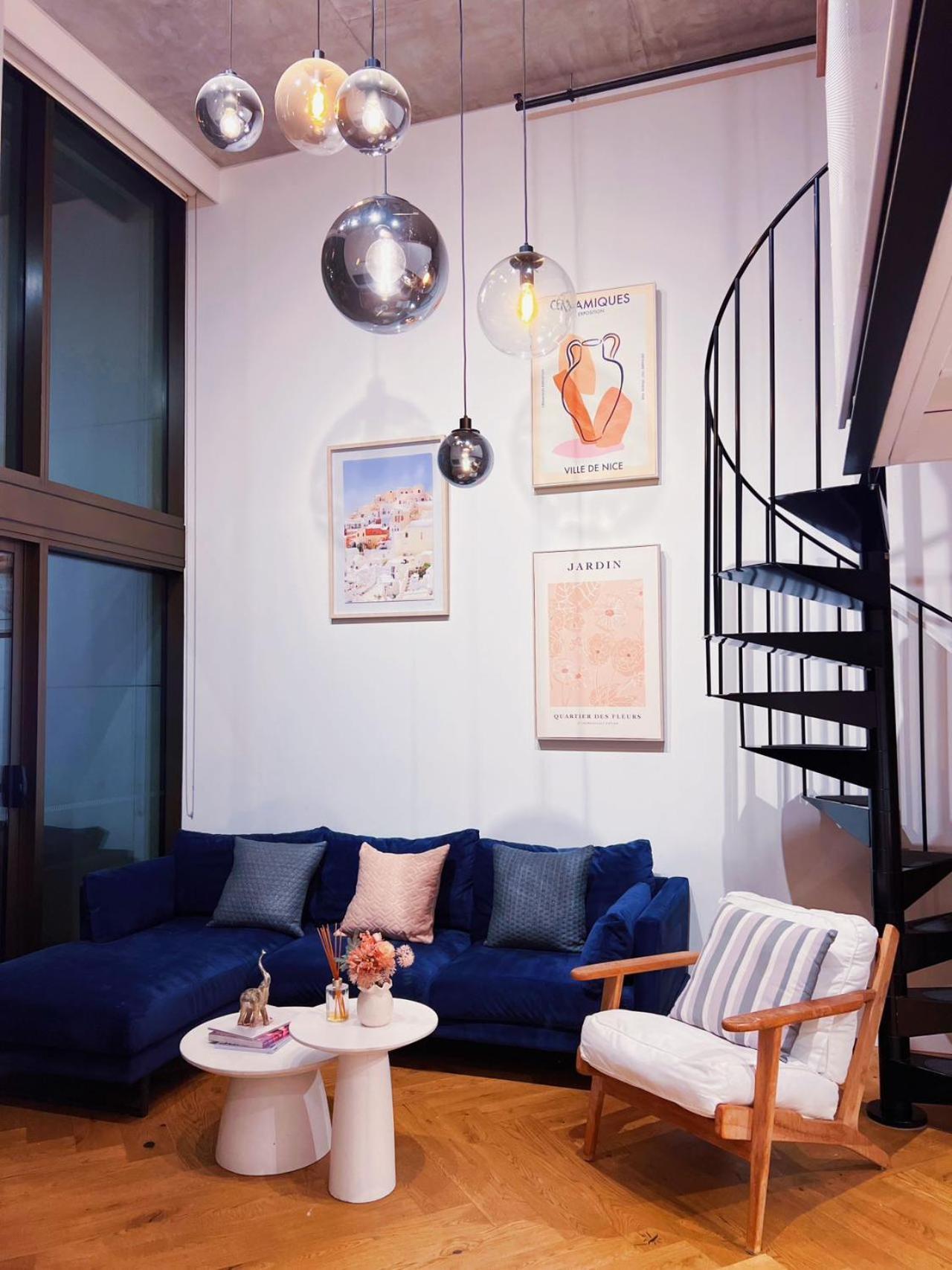 Luxury Docklands Loft 2b1b River View & Free Parking Melbourne