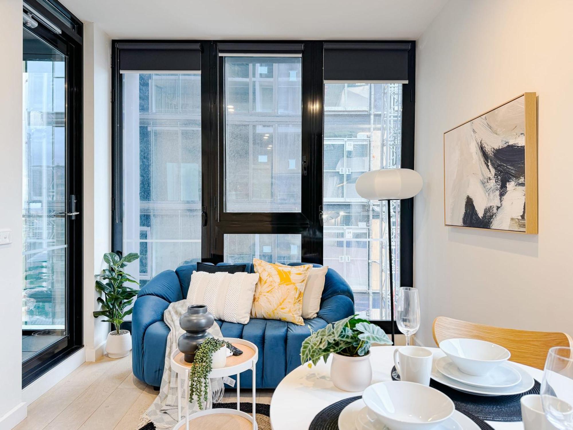 Elegant 2br Skyline Free Parking *