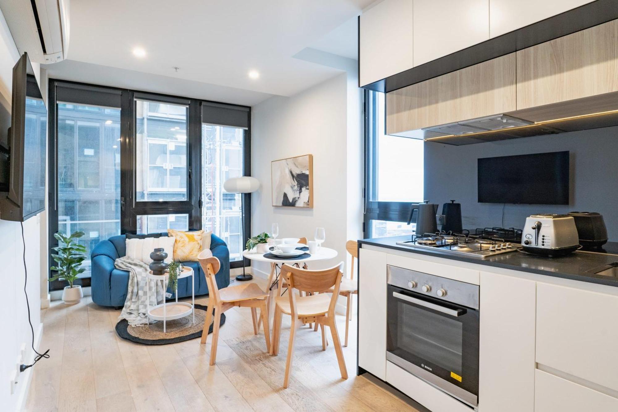 Elegant 2br Skyline Free Parking Apartment *