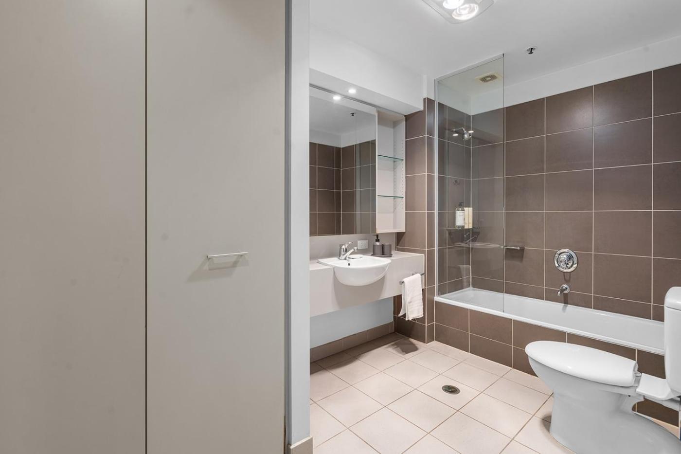 Stadium Boutique Cbd 1bed With Parking Apartment *