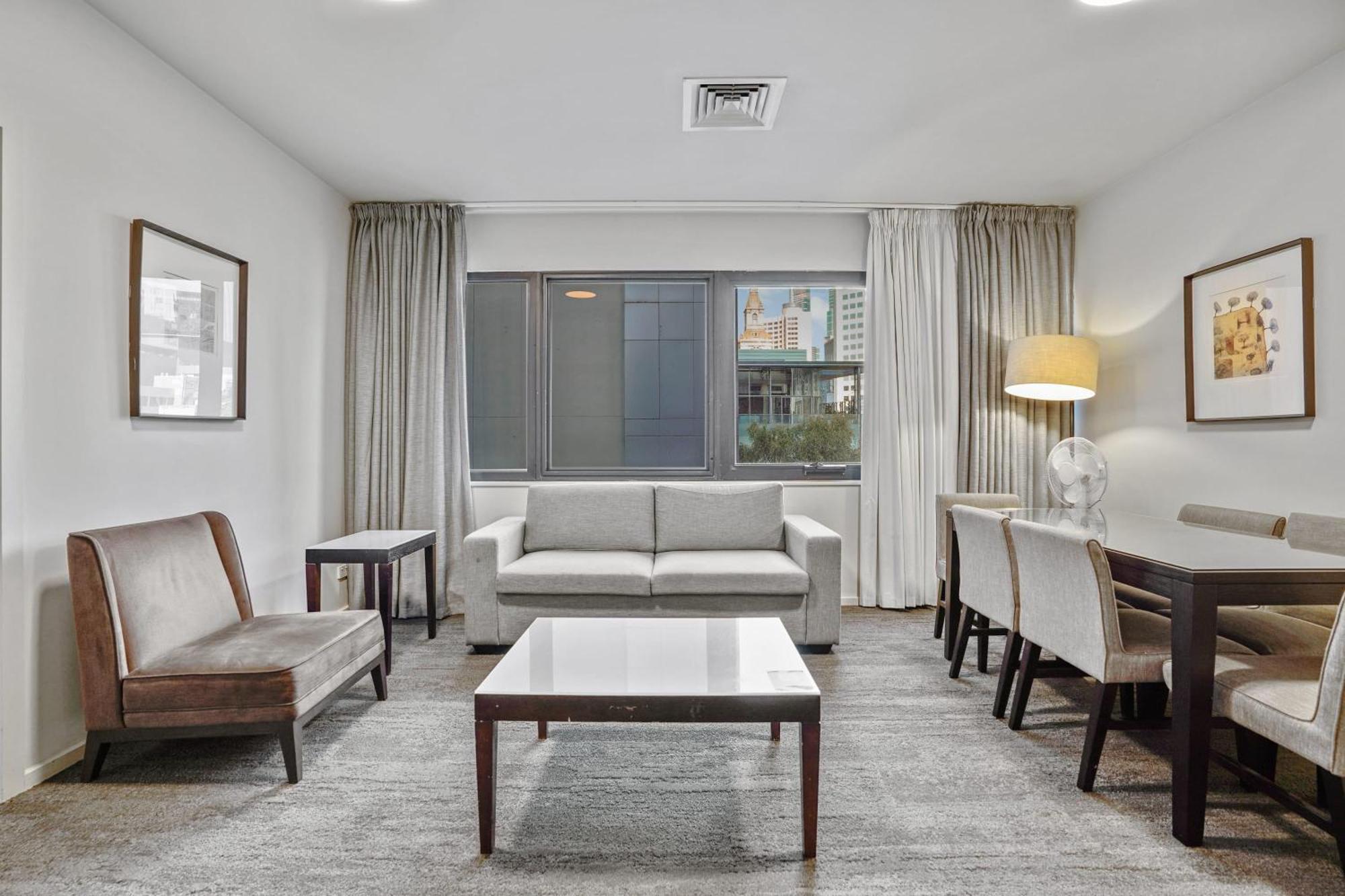 Holiday In The Heart Of Cbd *