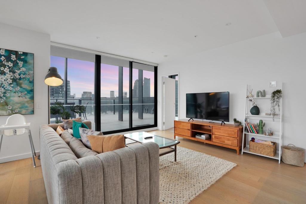Apartment Waterfront 3bed2b2c With 50 Sqm Expansive Balcony Melbourne
