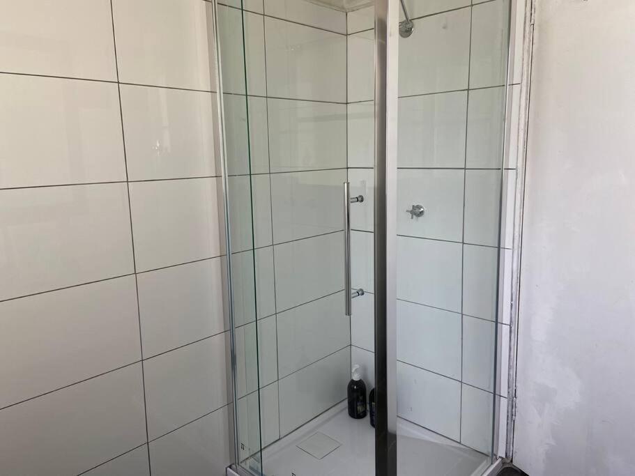 D122 Lovely London Holiday home Melbourne