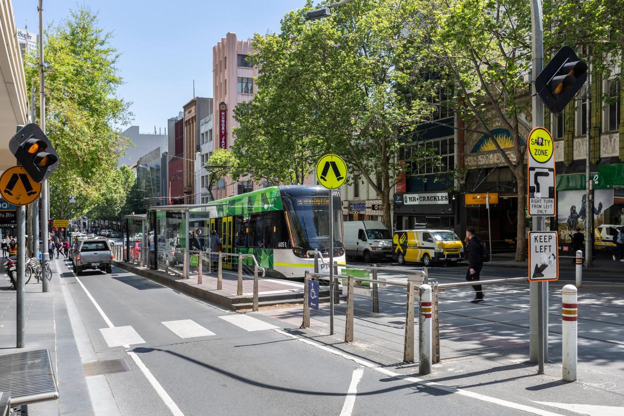 Cbd Oasis Free Parking Wifi Theatre Chntwn Trams Apartment