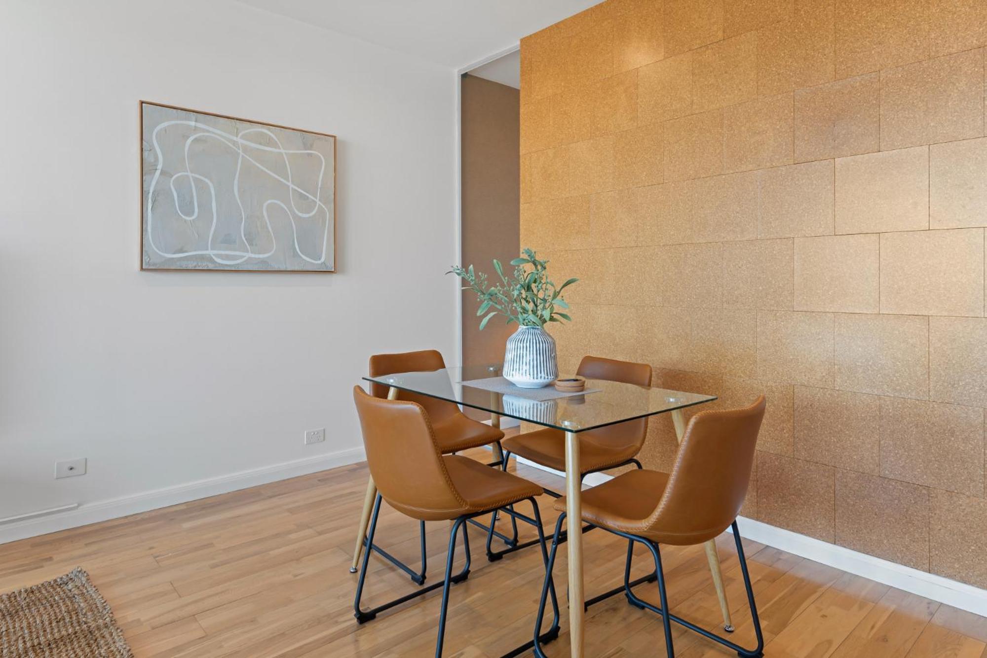 Modern 1-bed Skyline Views & Close To Shops