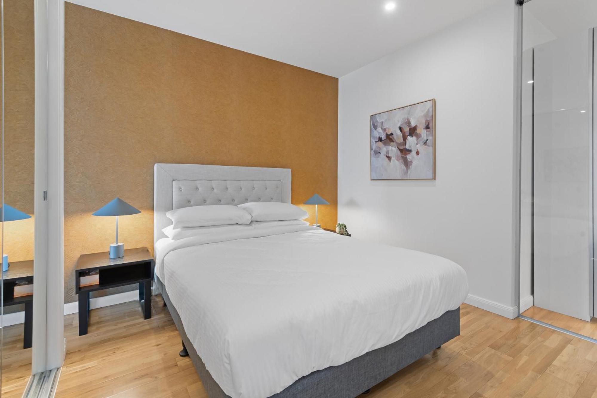 Apartment Modern 1-bed Skyline Views & Close To Shops