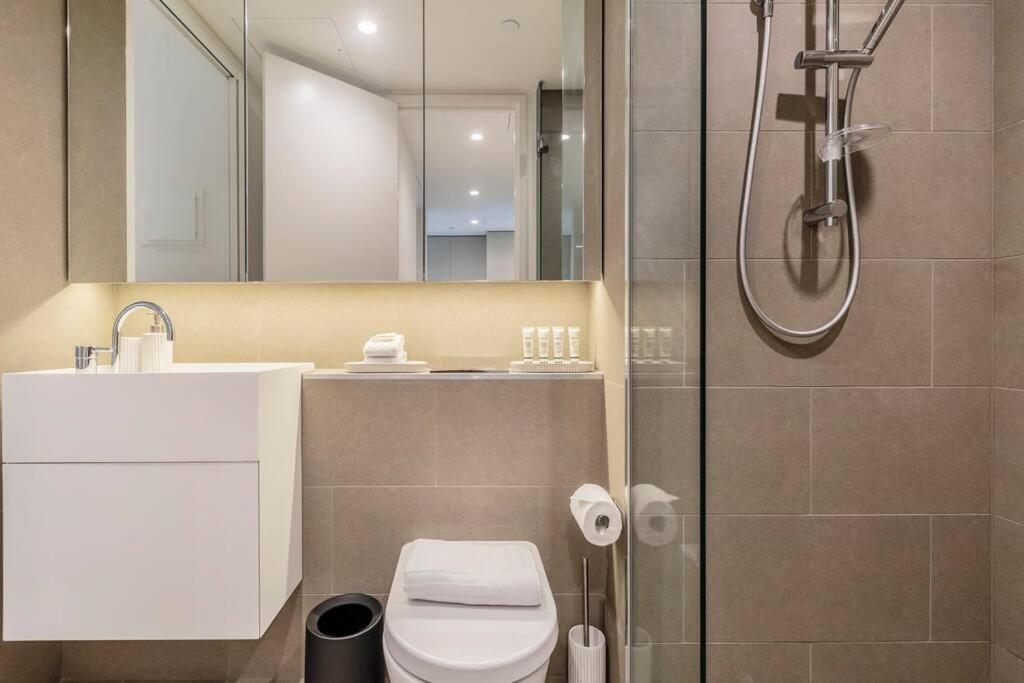 Australia 108 Skyhigh Luxury With Sweeping Views *