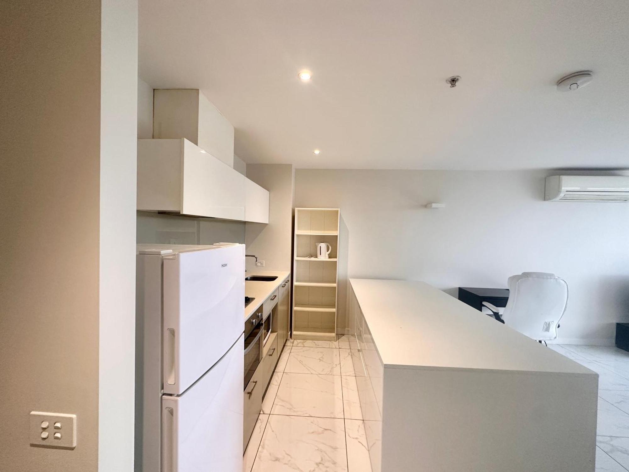 With Great Skyline Views, 1 Bed 1 Sofa-bed, 1 Bath Melbourne