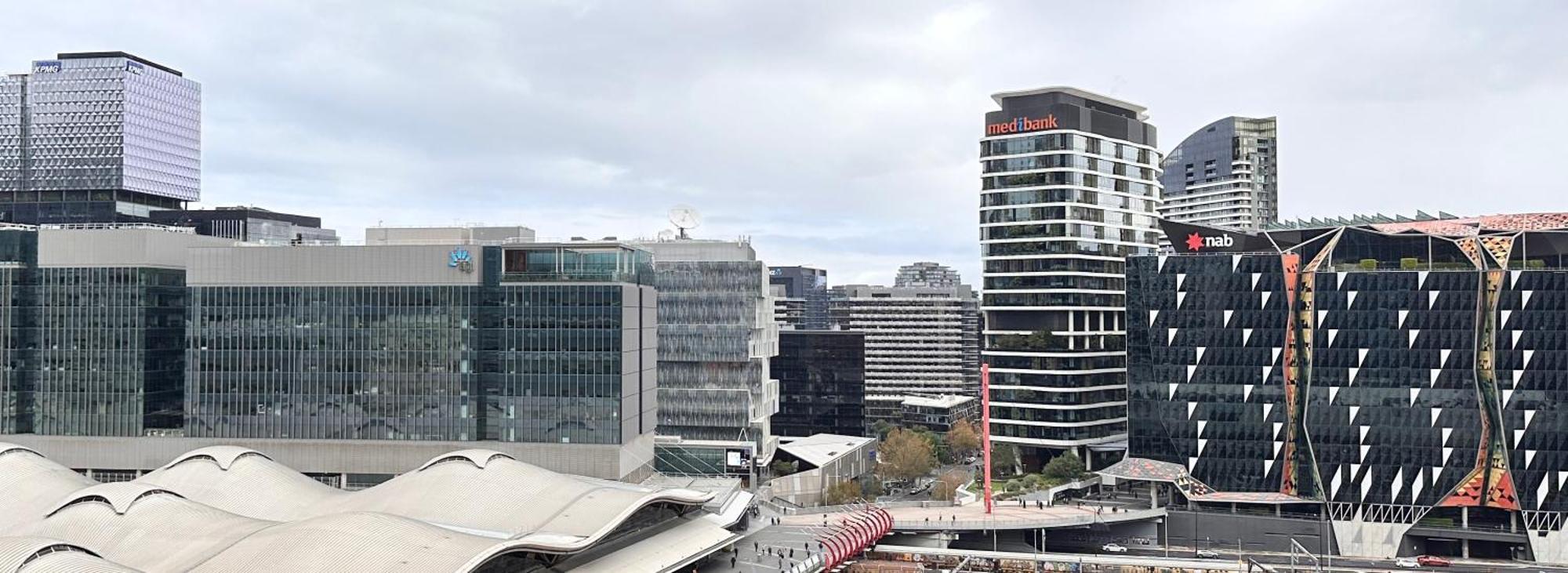 With Great Skyline Views, 1 Bed 1 Sofa-bed, 1 Bath Apartment Melbourne