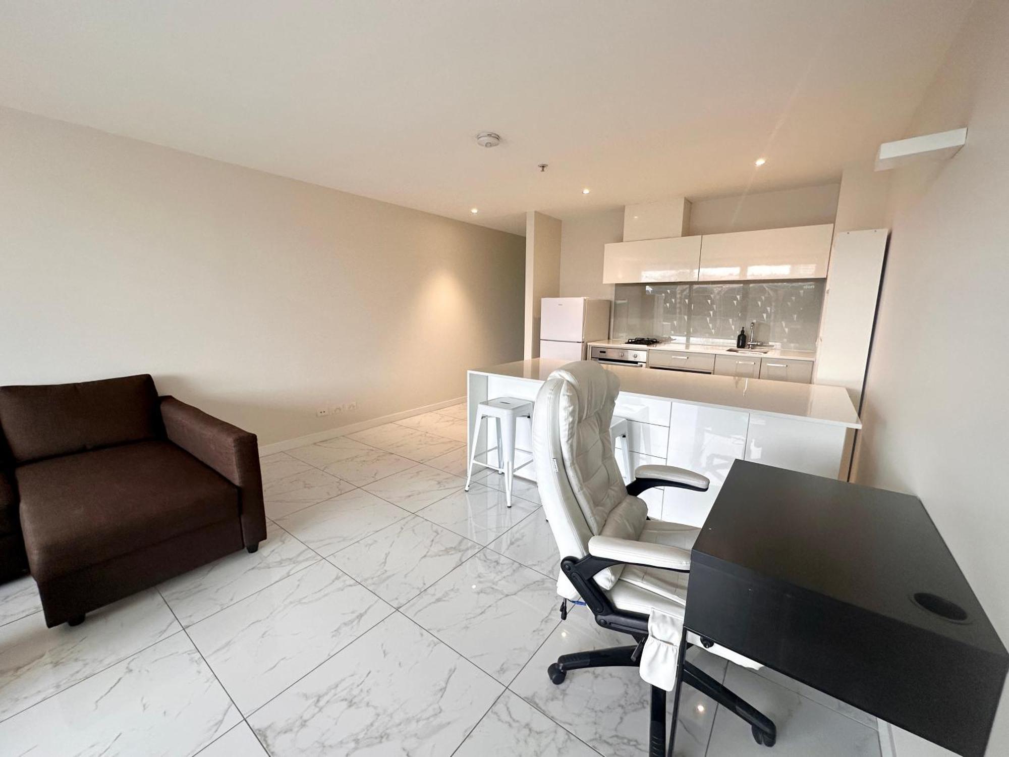 With Great Skyline Views, 1 Bed 1 Sofa-bed, 1 Bath * Melbourne