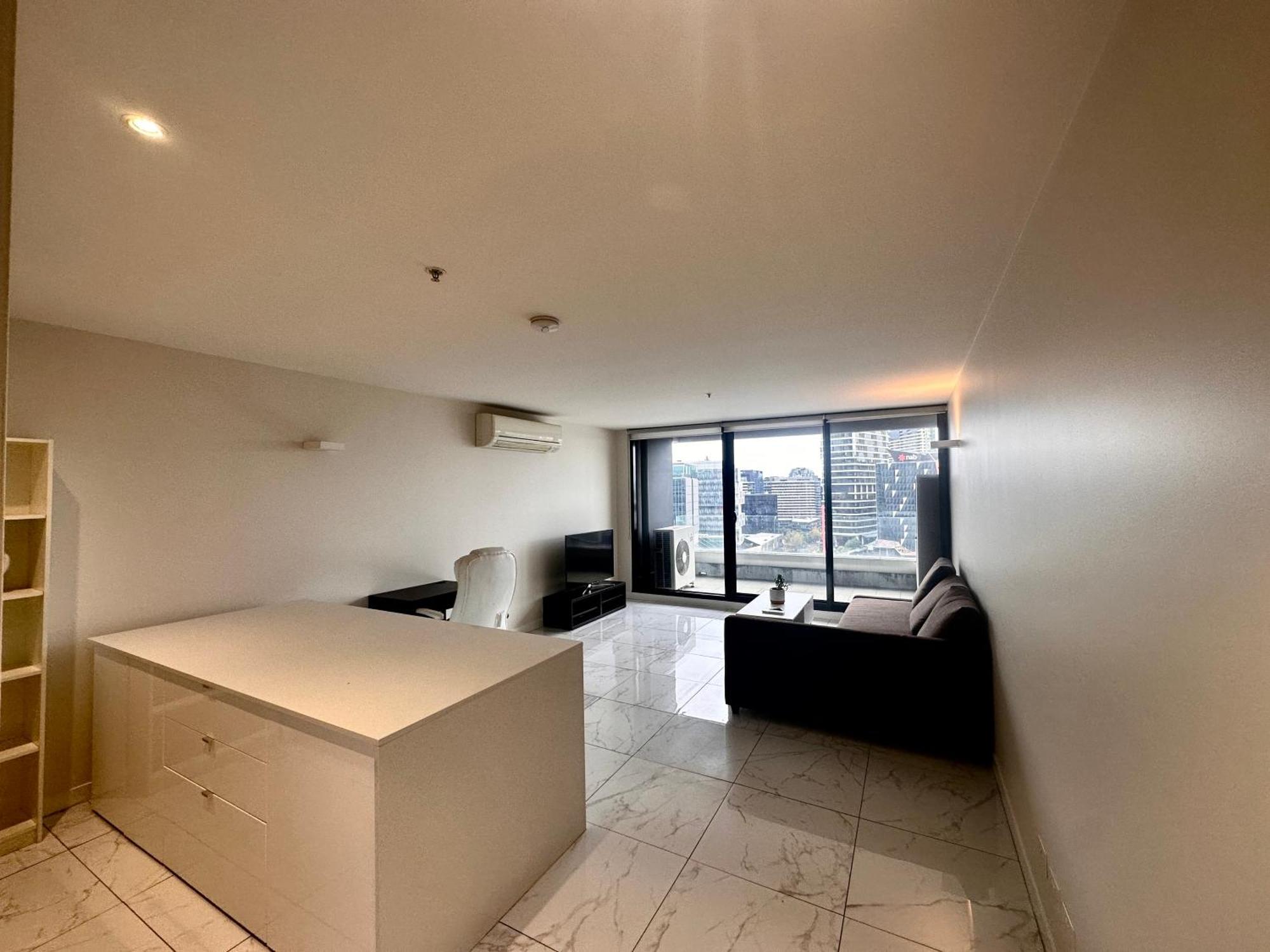 With Great Skyline Views, 1 Bed 1 Sofa-bed, 1 Bath Apartment *