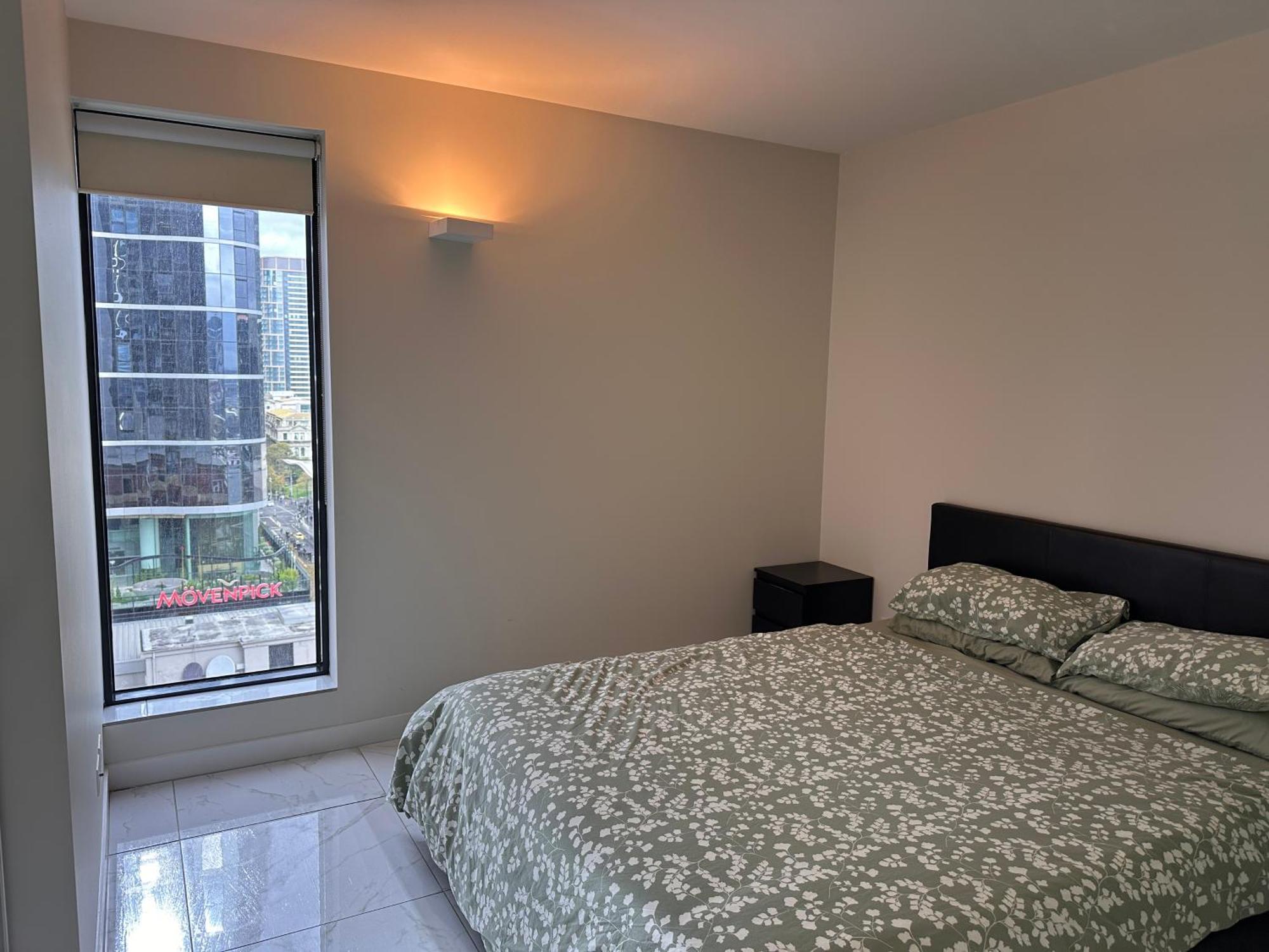 With Great Skyline Views, 1 Bed 1 Sofa-bed, 1 Bath * Melbourne