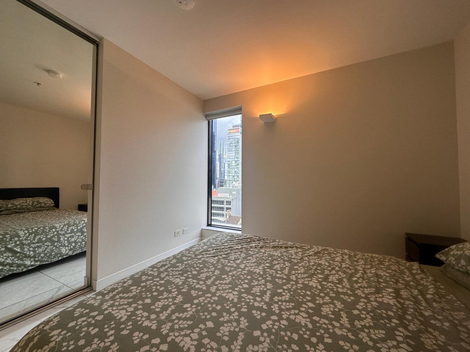 Apartment With Great Skyline Views, 1 Bed 1 Sofa-bed, 1 Bath *