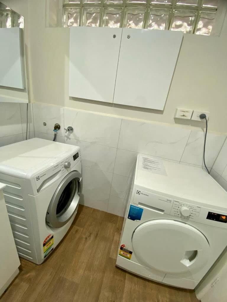 1 Bdrm With Parking, Walk To