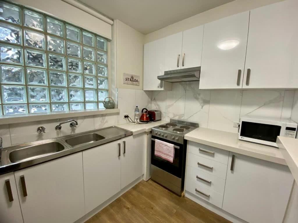 1 Bdrm With Parking, Walk To