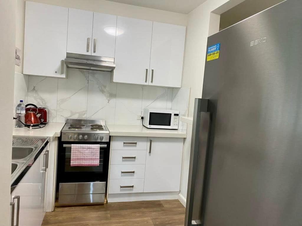 Apartment 1 Bdrm With Parking, Walk To